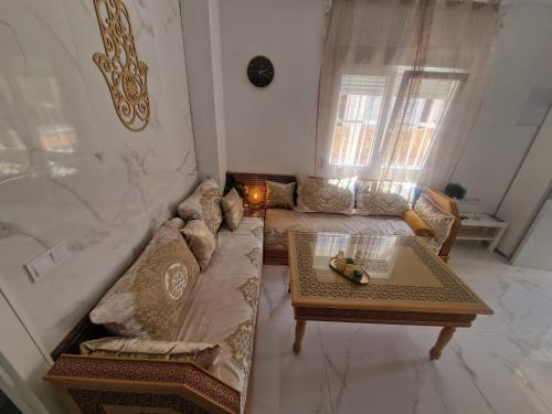 a living room with a couch and a coffee table at Casa estilo Riad Fez en Lo Pagan in San Pedro del Pinatar