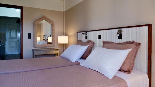 Posteľ alebo postele v izbe v ubytovaní Kamara Apartments Marmari