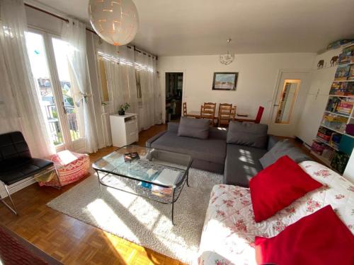 Sweet Home 1mn Train RER A et 10mn de Paris