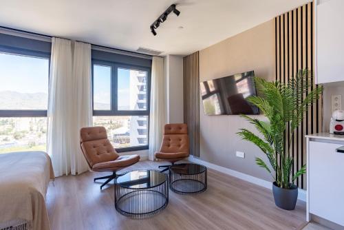 Skyline Rooftop Pool & Coworking by ELE Apartments