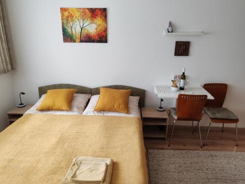 a bedroom with a bed and a table with chairs at Apartmán Sedmička Horec in Donovaly