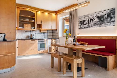 Kuchyň nebo kuchyňský kout v ubytování Ferienwohnung Schlern Bio Schrofhof