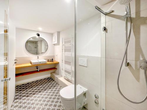 a bathroom with a shower and a toilet and a sink at Hotel Wilma in Frickenhausen