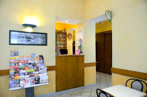 Gallery image of Hotel de Milan in Paris