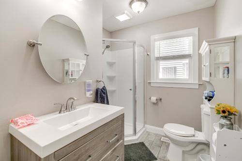 Ένα μπάνιο στο Walkable Brigantine Condo, 4 Mi to Atlantic City!