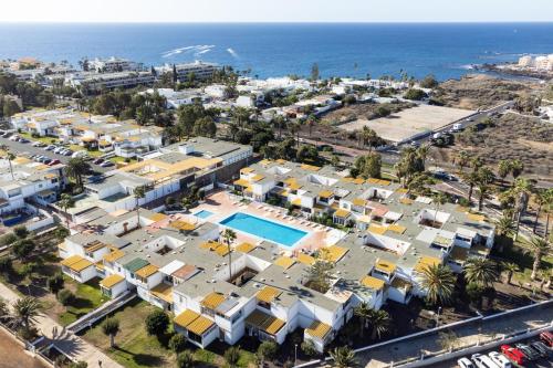 Home2Book Lovely & Bright Apt, Pool & Terrace