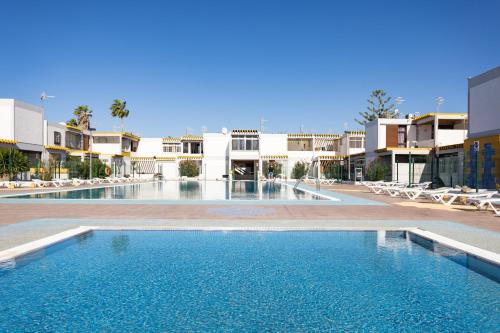 Home2Book Lovely & Bright Apt, Pool & Terrace