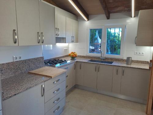 Kuchyň nebo kuchyňský kout v ubytování Agradable Casa Rural