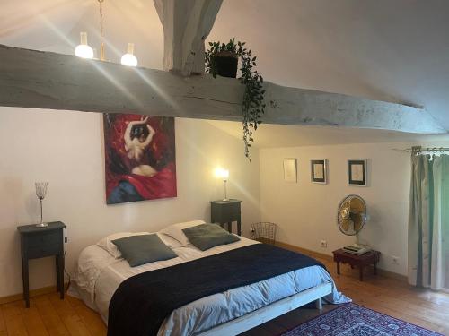 A bed or beds in a room at Chambres à la campagne