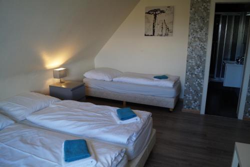 Ένα ή περισσότερα κρεβάτια σε δωμάτιο στο Hotel Pension De Gasterei