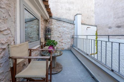 a balcony with two chairs and a table at el Nido 14 in Hospitalet de l'Infant