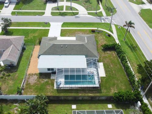Φωτογραφία από το άλμπουμ του ELEVATED 1152 - Serene Family friendly 4 bed pool home σε Marco Island
