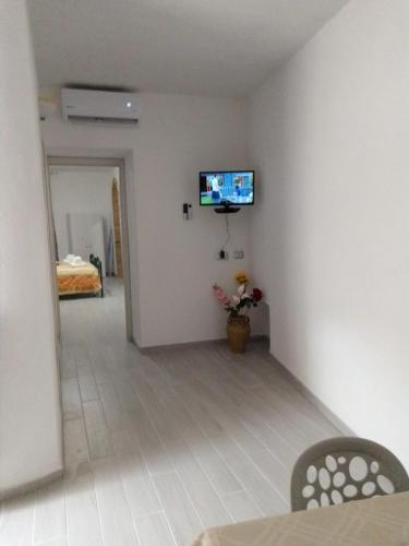 a living room with a tv on a white wall at Dimora del Malconsiglio in Miglionico