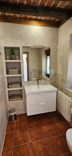 Bilik mandi di Casa La Calera