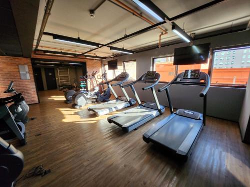Fitness centrum a/nebo fitness zařízení v ubytování AlphaStay by Alpha - StayService
