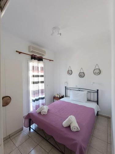 a bedroom with a bed with two towels on it at Anna'sHouse in Agios Ioannis