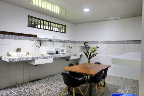 a kitchen with a table and chairs in a room at Asha Hostel in Fortuna