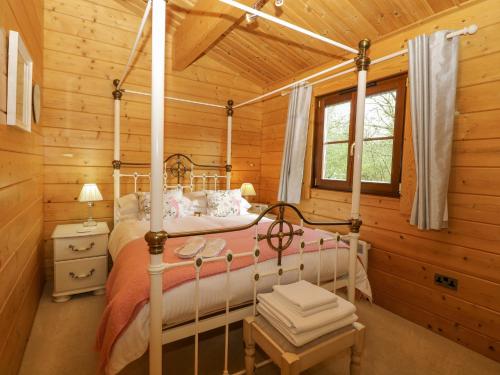 מיטה או מיטות בחדר ב-Wagtail Lodge