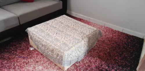 an ottoman sitting in the middle of a room at Mimi cheriti in Bordj Lutaud