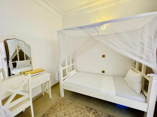 Łóżko lub łóżka piętrowe w pokoju w obiekcie Ammerville Diani