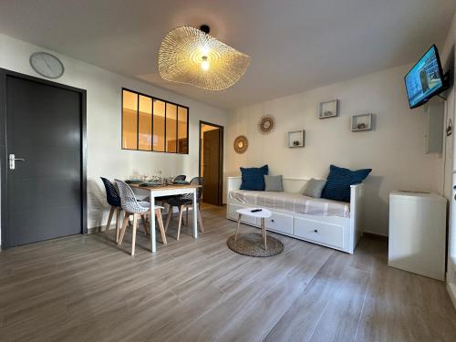Appartement climatisé avec chambre et Parking privatif Locations VLD Camargue