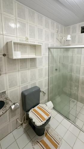 a bathroom with a glass shower and a toilet at Sua Casa Francês in Marechal Deodoro