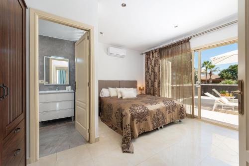 Ένα ή περισσότερα κρεβάτια σε δωμάτιο στο Villa Hilary