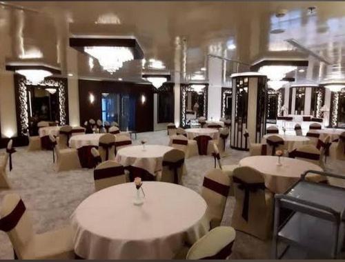 Restaurace v ubytování فندق الياس التميز