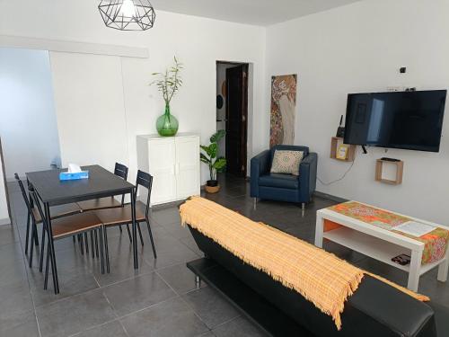 La casita de Aitor; campo y playa en el Médano