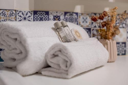 a roll of white towels on a bathroom counter at Villa Juliette - Welkeys in Écully