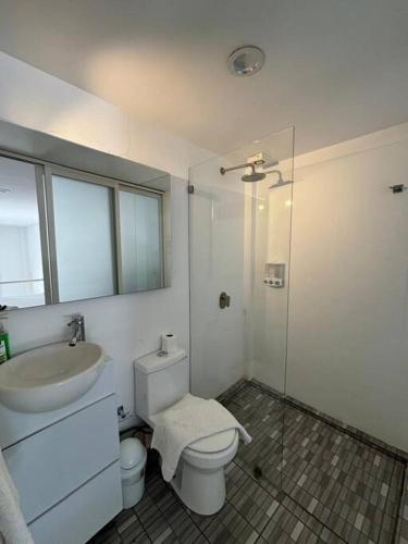 a bathroom with a toilet and a sink and a shower at Casa Alhaja - Amatista in Guadalajara