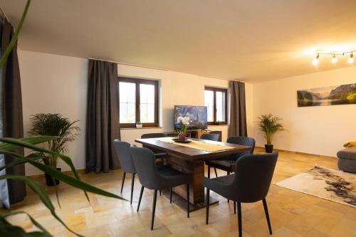 a living room with a dining room table and chairs at Jubiläum Apartment in Bad Ischl