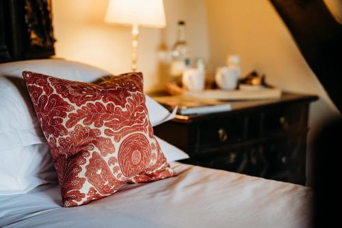 Ένα ή περισσότερα κρεβάτια σε δωμάτιο στο The Crown Inn