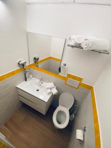 a bathroom with a toilet and a sink at Locanda degli Artisti in Tortolì