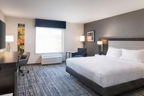 Ένα ή περισσότερα κρεβάτια σε δωμάτιο στο Hampton Inn & Suites Manteca