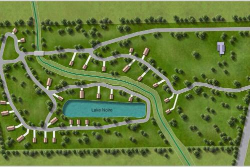 un mapa de un parque con una carretera y un río en Tranquil Waterside Barn Escape en Oakwood