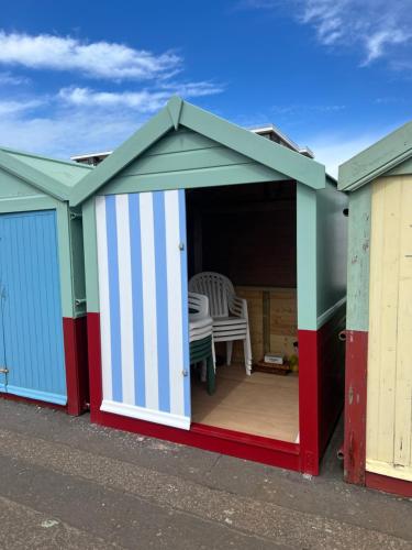CENTRAL HOVE Large 2 bedroom Private residence with PARKING & BEACH HUT photo 25