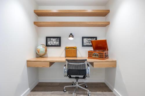 a home office with a desk and a chair at Motif Nashville's Hotel on Music Row in Nashville