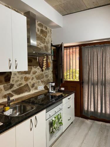 Dapur atau dapur kecil di APARTAMENTO ESTUDIO AS ANDURIÑAS