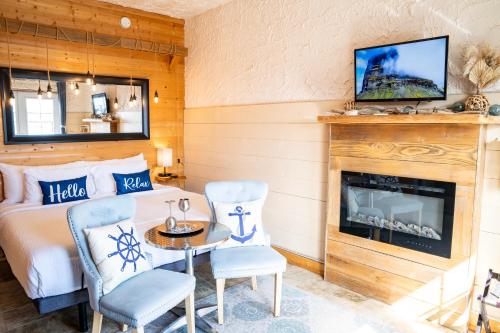 a bedroom with a bed and a fireplace at Homer Inn & Spa in Homer