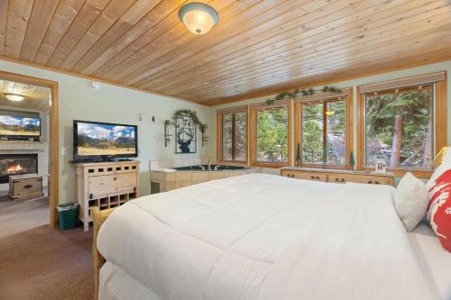 a bedroom with a large bed and a television at Creekside Suites 22 by Estes Park Condos in Estes Park