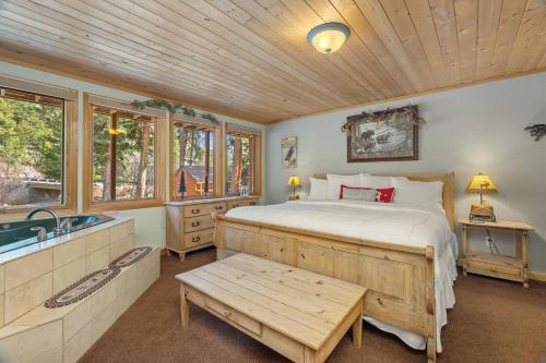 Ένα ή περισσότερα κρεβάτια σε δωμάτιο στο Creekside Suites 22 by Estes Park Condos