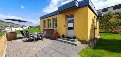 Κήπος έξω από το Ferienhaus Moselnest -Brauneberg - freistehend - klimatisiert