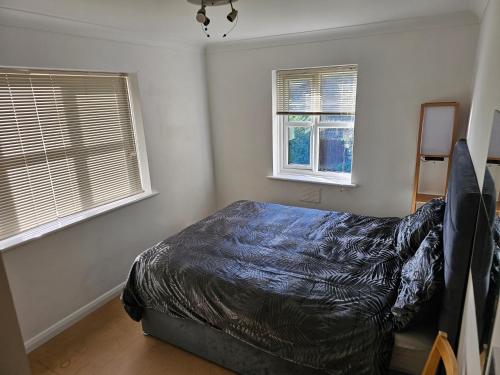Postel nebo postele na pokoji v ubytování Peaceful room on sharing flat in Wimbledon