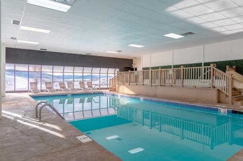 Bazén v ubytování Legacy Vacation Resorts Steamboat Springs Hilltop nebo v jeho okolí