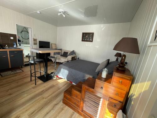 a bedroom with a bed and a desk in a room at Petite maison à la mer in Sassetot-le-Mauconduit