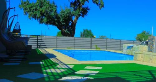 Πισίνα στο ή κοντά στο Nandoni Junction GuestVilla, Nandoni Thohoyandou