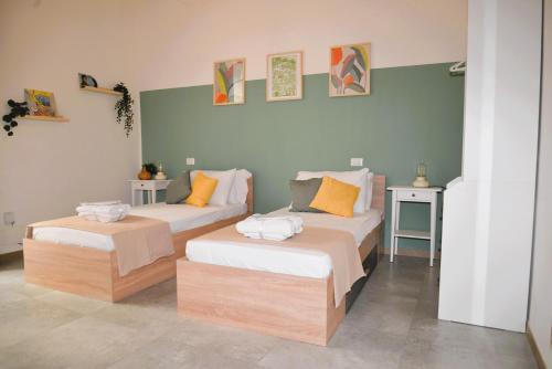 Ένα ή περισσότερα κρεβάτια σε δωμάτιο στο Vinyls' Green Home - Toledo Centro Storico