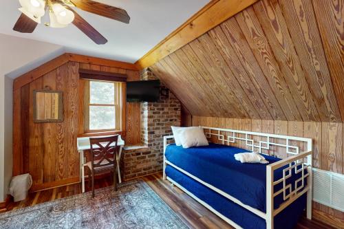 Postel nebo postele na pokoji v ubytování Waterfront Wonder