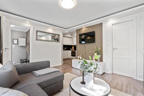 a living room with a couch and a table at Perfect getaway 7 min to centrum in Bergen